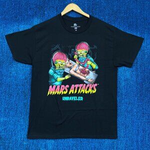 Tim Burton’s Mars Attacks “Unraveled” Graphic T-Shirt Size Large